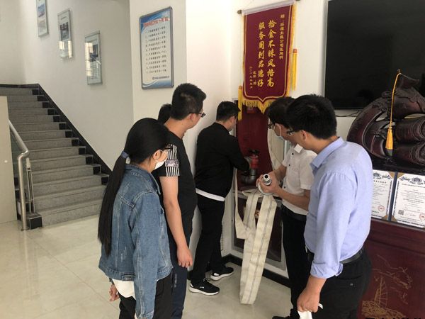 泓源新能源公司、出租車公司聯合開展消防安全演練(圖2)